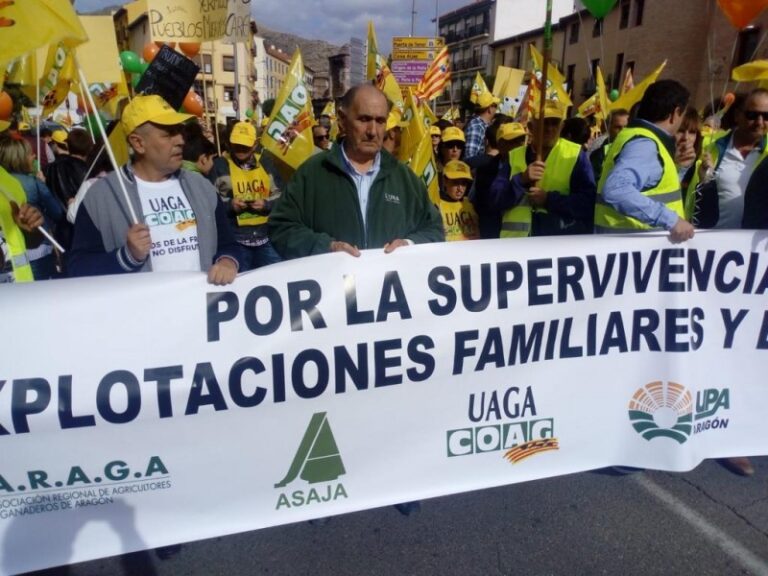 1510-es-manifestacion-en-calatayud-por-la-supervivencia-de-las-explotaciones-familiares-y-del-mundo-rural